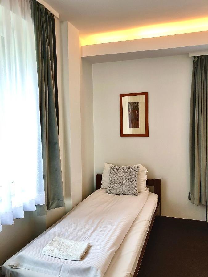 Hotel Olecki Oswiecim Bagian luar foto