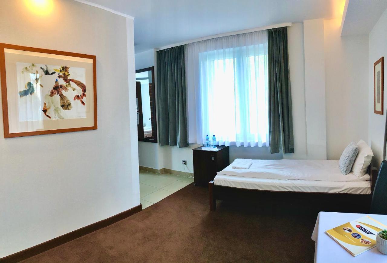 Hotel Olecki Oswiecim Bagian luar foto